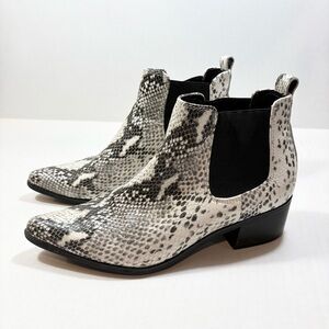 Blondo Emelia Waterproof Ankle Booties Size 9 Black White Snakeskin Print